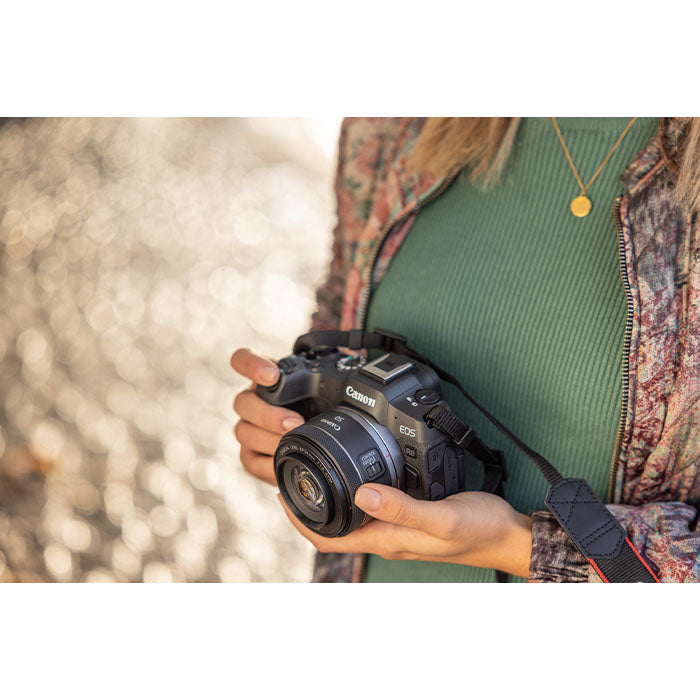 Canon EOS R8 + EF - RF adattatore baionetta